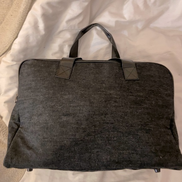 Givenchy parfums travel bag - Picture 2 of 2